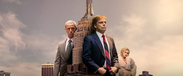 Image promotionnelle du film, représentant un Donald Trump colossal, grand comme un immeuble, addossé nonchalemment à sa Trump Tower en plein coeur de New York.